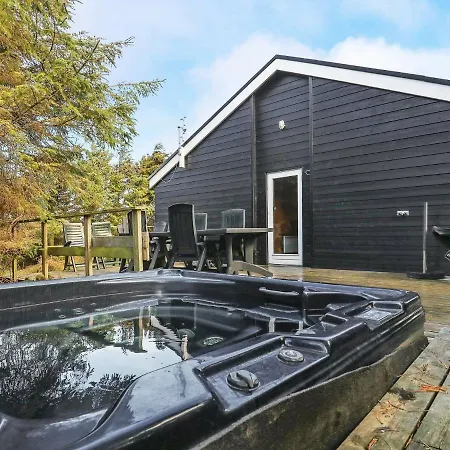 Dom wakacyjny Five-bedroom Holiday In Harboore 1 *