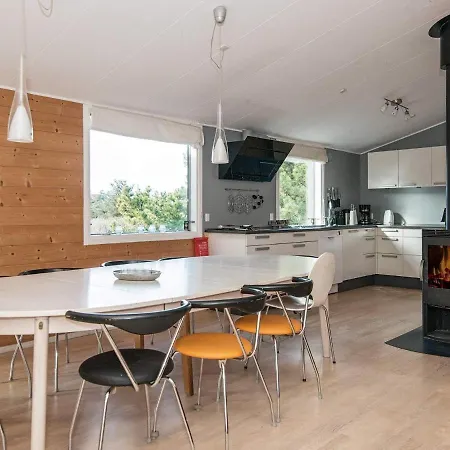 Five-bedroom Holiday In Harboore 1 *